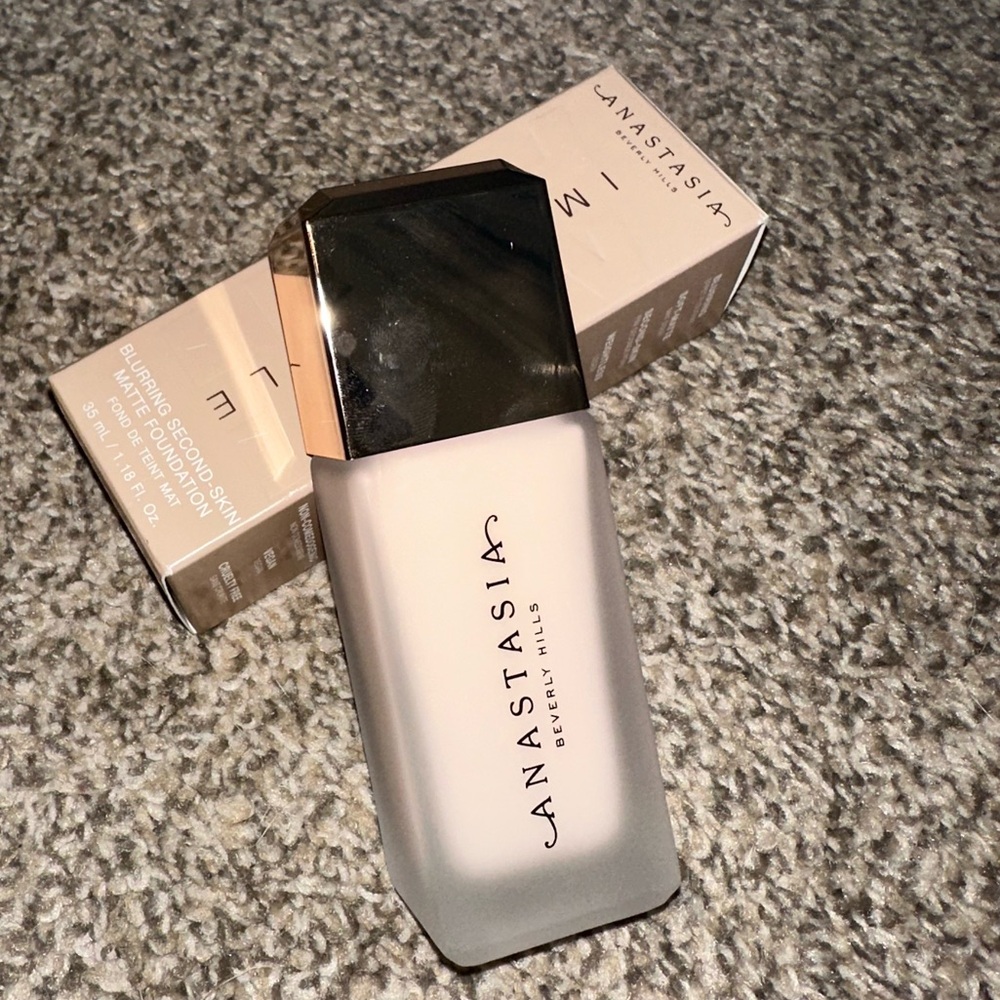 Anastasia Beverly Hills Impeccable Blurring Foundation - 00N Cream Foundation
